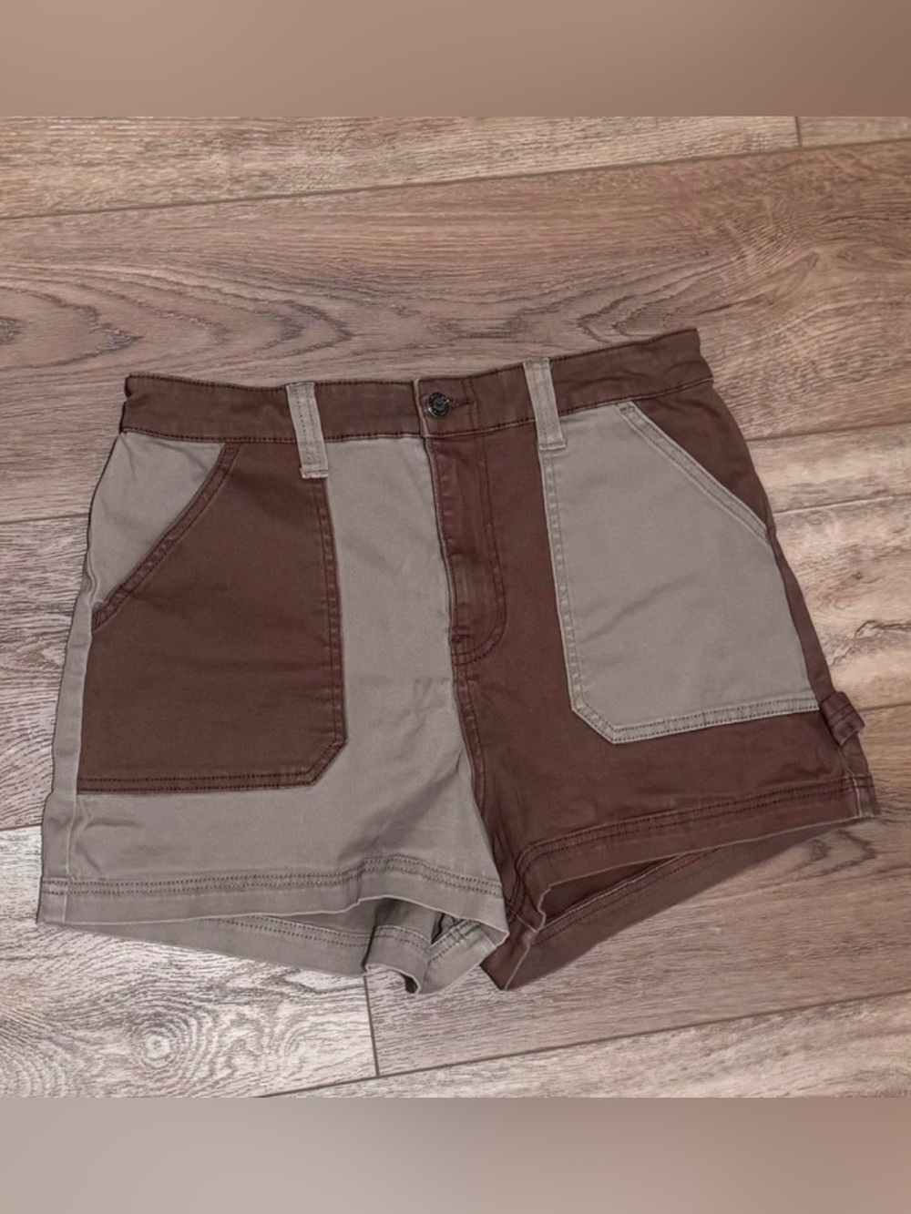 Hollister Two-Tone Brown and Taupe Cargo Shorts
